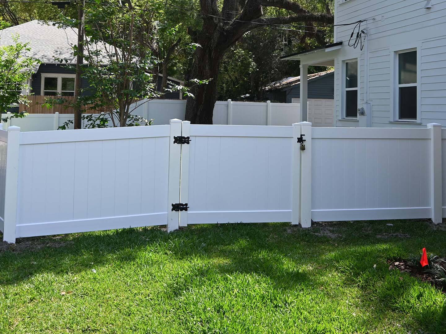 Vinyl fences in Tampa Florida are low-maintenance